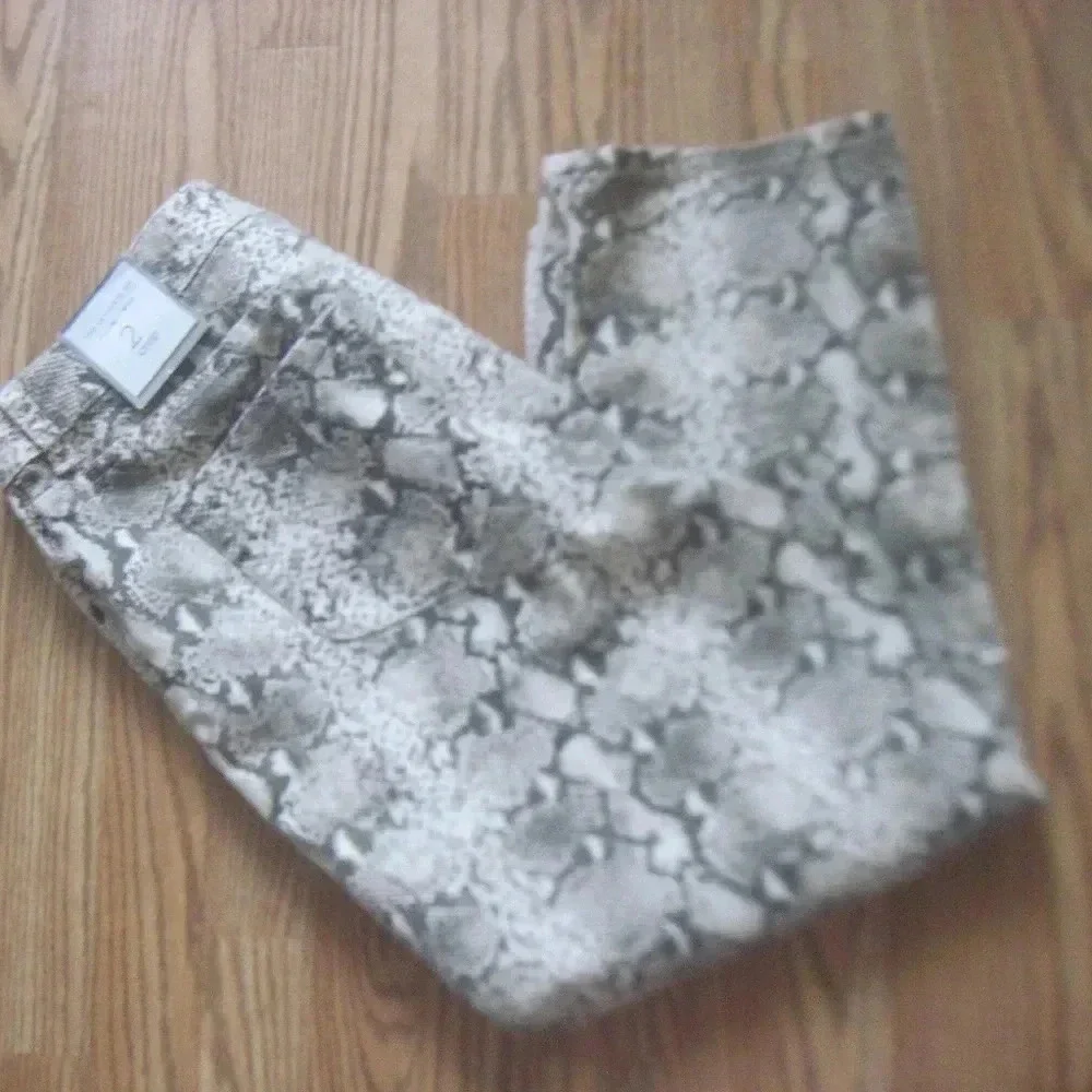 NWT CHICO’S  Platinum Ankle Crop Pants Size 2 (US 12/14)